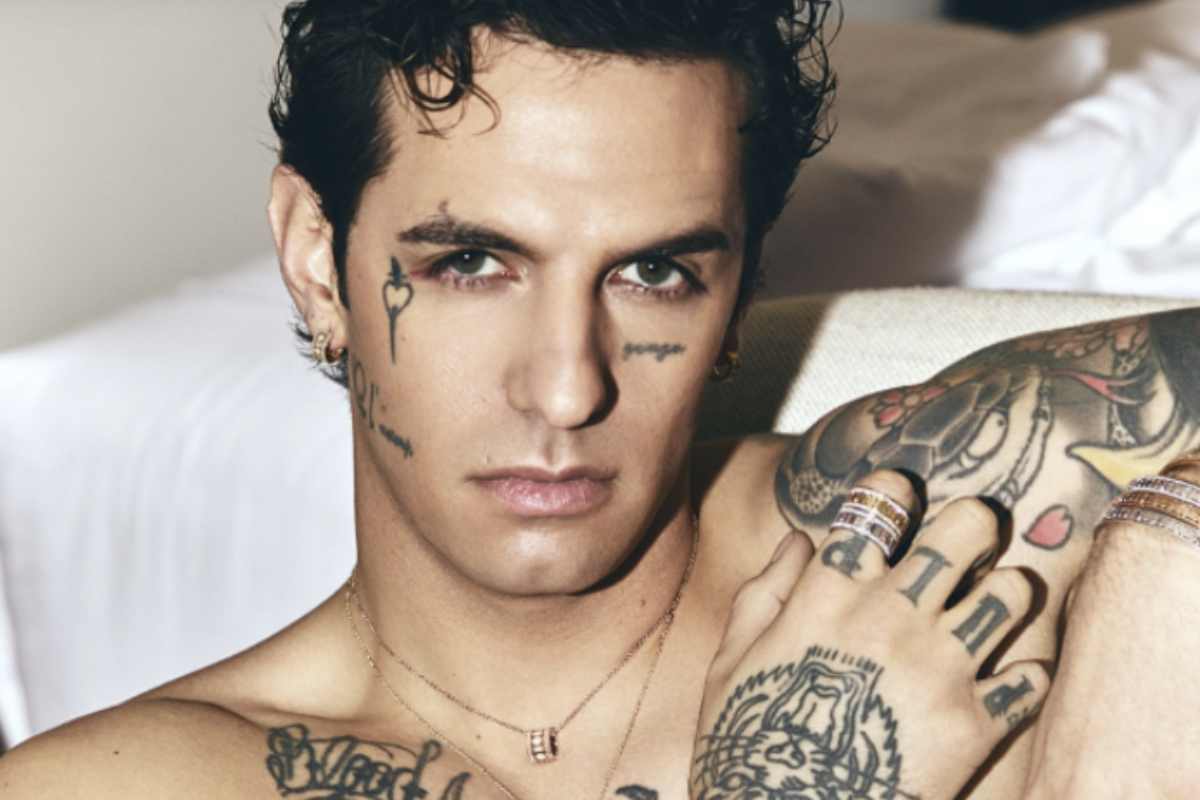 Dietro il successo del cantante veronese, il cui vero nome è Lauro De Marinis, si cela una famiglia di grande prestigio, con genitori