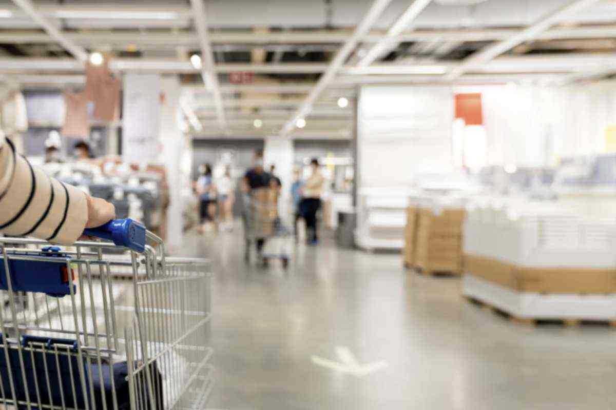 La strategia di Ikea punta non solo a offrire prodotti accessibili ma anche a diffondere una cultura del design alla portata di tutti.