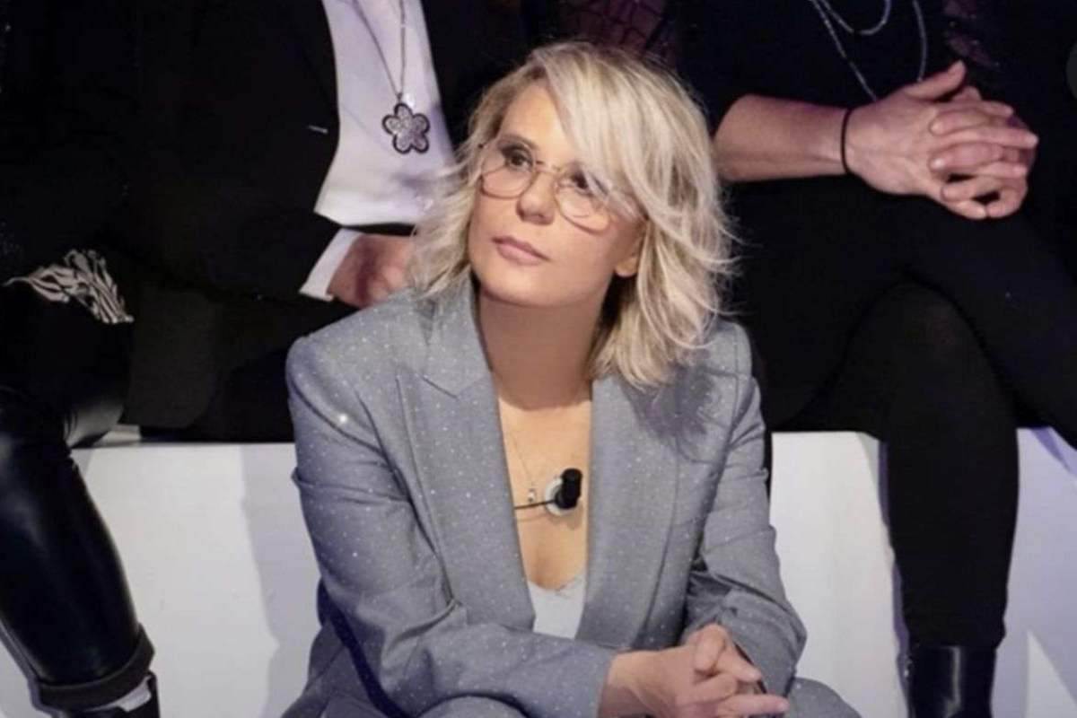 Accanto a lei, sempre più risalto assume anche la figura di suo figlio adottivo, Gabriele Costanzo, che ha intrapreso un percorso professionale