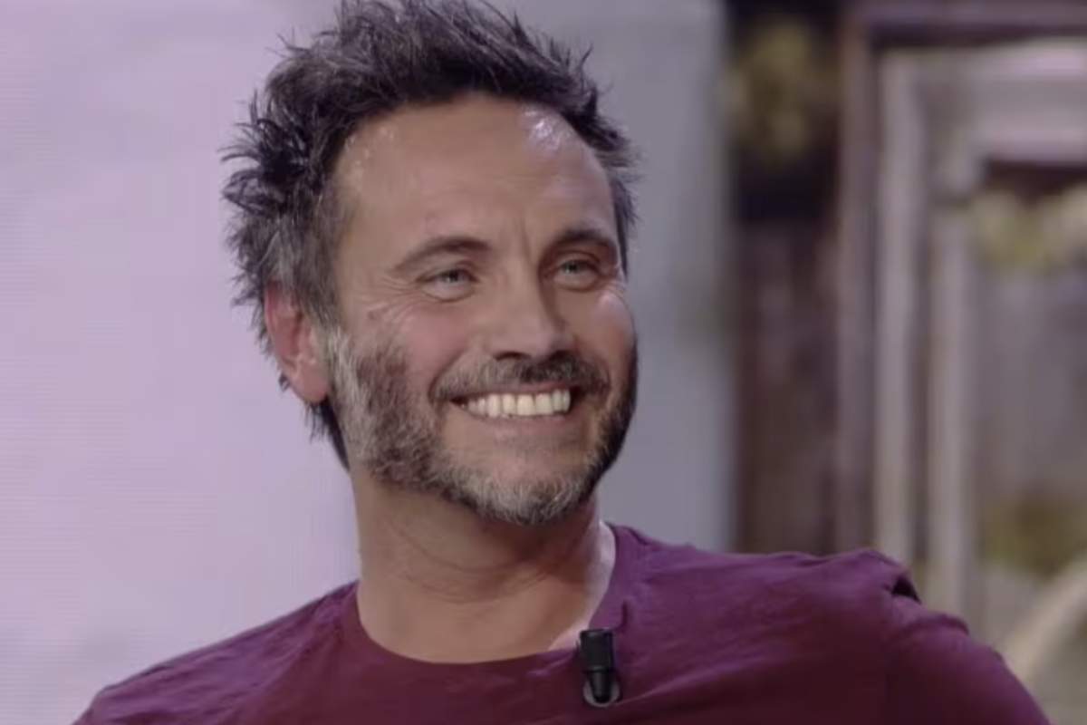 La dimora, immersa in un parco rigoglioso e ricca di ampi saloni