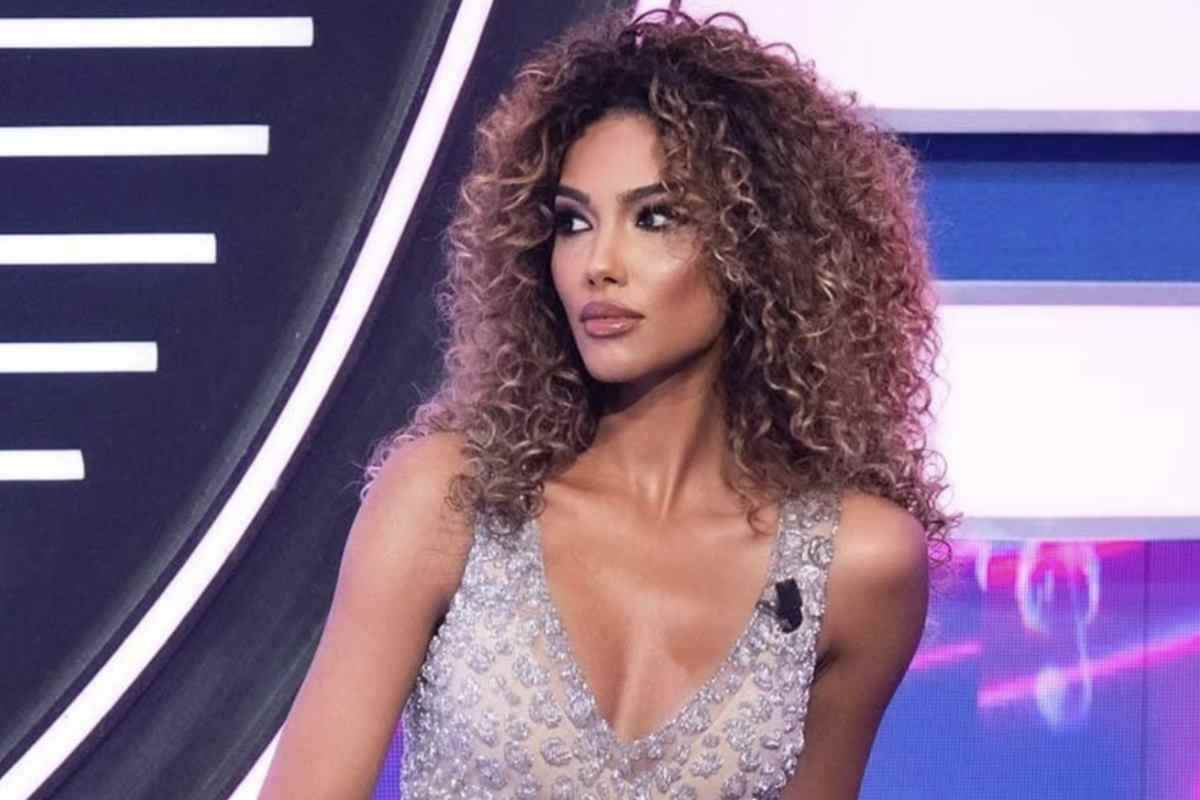 Con la sua recente nomina a co-conduttrice del noto game show La Ruota della Fortuna su Canale 5, accanto al veterano Gerry Scotti,
